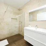 Beautiful In With Outdoor Swimming Pool And Wifi Villa *