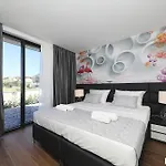 Beautiful In With Outdoor Swimming Pool And Wifi * Kraj (Zadar)