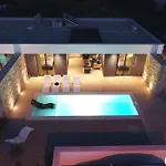 Beautiful In With Outdoor Swimming Pool And Wifi Villa