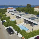 Beautiful In With Outdoor Swimming Pool And Wifi Villa *