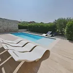 Beautiful In With Outdoor Swimming Pool And Wifi