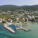 Villa Beautiful In With Outdoor Swimming Pool And Wifi