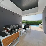 Villa Beautiful In With Outdoor Swimming Pool And Wifi *
