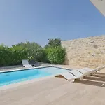 Beautiful In With Outdoor Swimming Pool And Wifi *