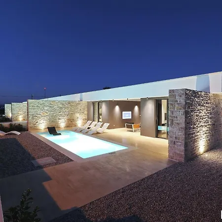 Beautiful In With Outdoor Swimming Pool And Wifi Villa *