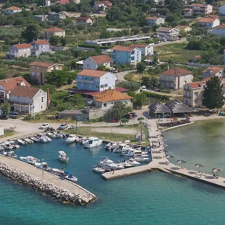 Beautiful In With Outdoor Swimming Pool And Wifi * Kraj (Zadar)
