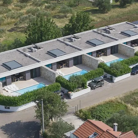 Beautiful In With Outdoor Swimming Pool And Wifi Villa *