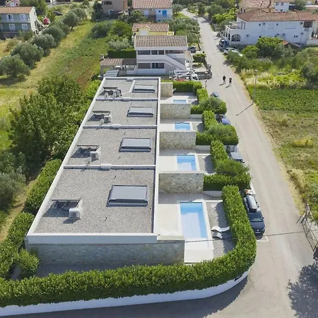Beautiful In With Outdoor Swimming Pool And Wifi * Kraj (Zadar)