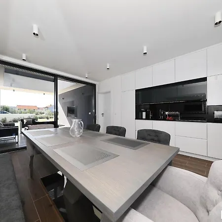 Beautiful In With Outdoor Swimming Pool And Wifi Villa *