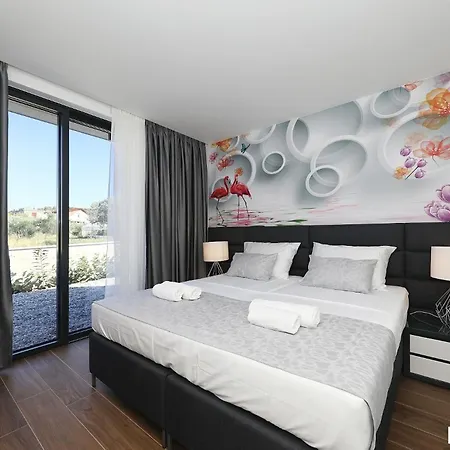 Beautiful In With Outdoor Swimming Pool And Wifi * Kraj (Zadar)