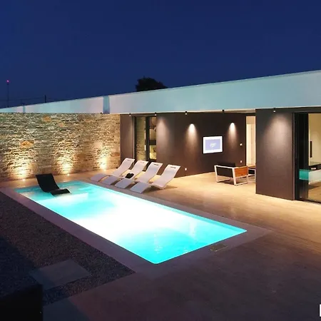 Beautiful In With Outdoor Swimming Pool And Wifi Villa