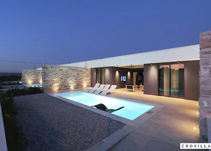 빌라 Beautiful In With Outdoor Swimming Pool And Wifi Kraj (Zadar)