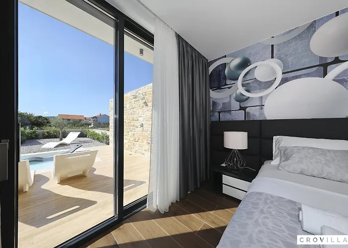 Beautiful In With Outdoor Swimming Pool And Wifi * Kraj (Zadar)