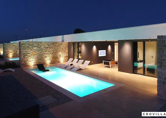 Beautiful In With Outdoor Swimming Pool And Wifi 빌라