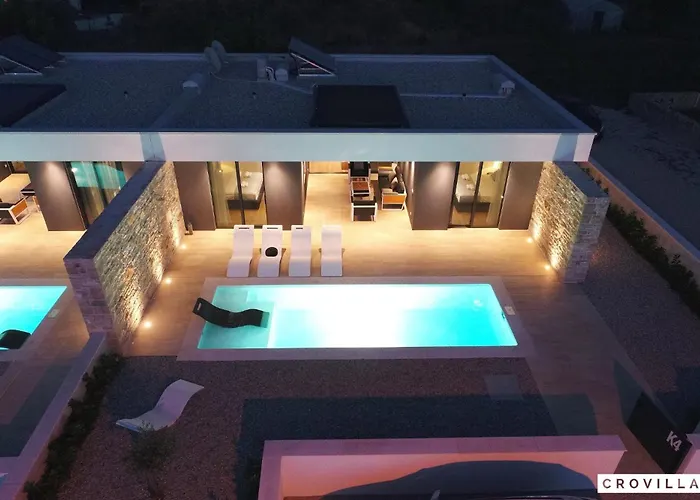 Beautiful In With Outdoor Swimming Pool And Wifi 빌라