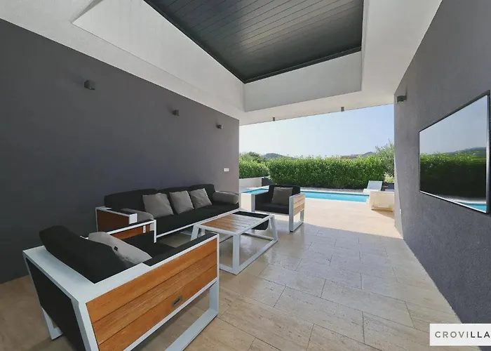 빌라 Beautiful In With Outdoor Swimming Pool And Wifi *