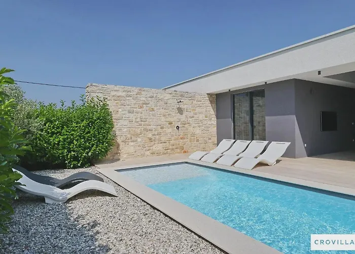 Beautiful In With Outdoor Swimming Pool And Wifi 빌라