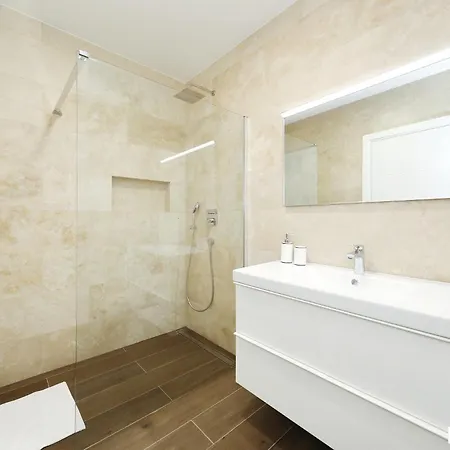 Beautiful In With Outdoor Swimming Pool And Wifi Vila *