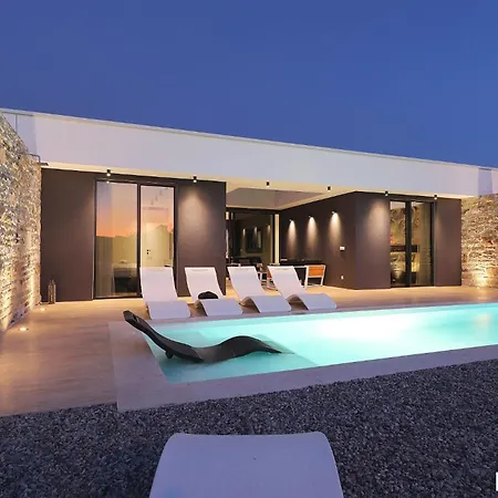 Vila Beautiful In With Outdoor Swimming Pool And Wifi Kraj (Zadar)