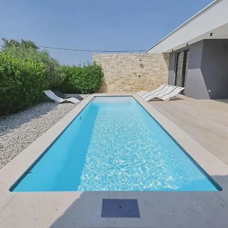 Beautiful In With Outdoor Swimming Pool And Wifi *
