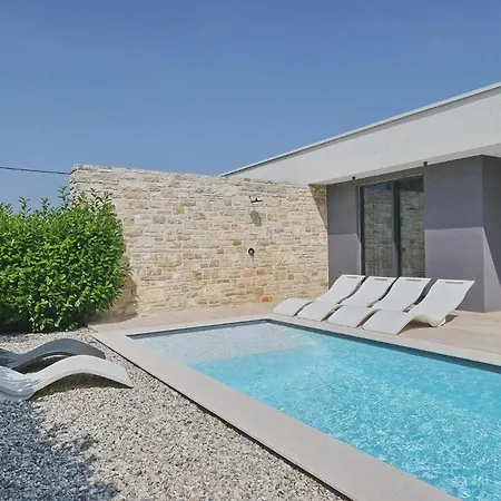 Beautiful In With Outdoor Swimming Pool And Wifi Vila